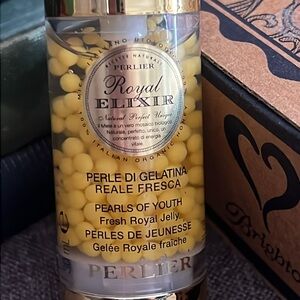 Perlier Pearls of Youth Fresh Royal Jelly Serum